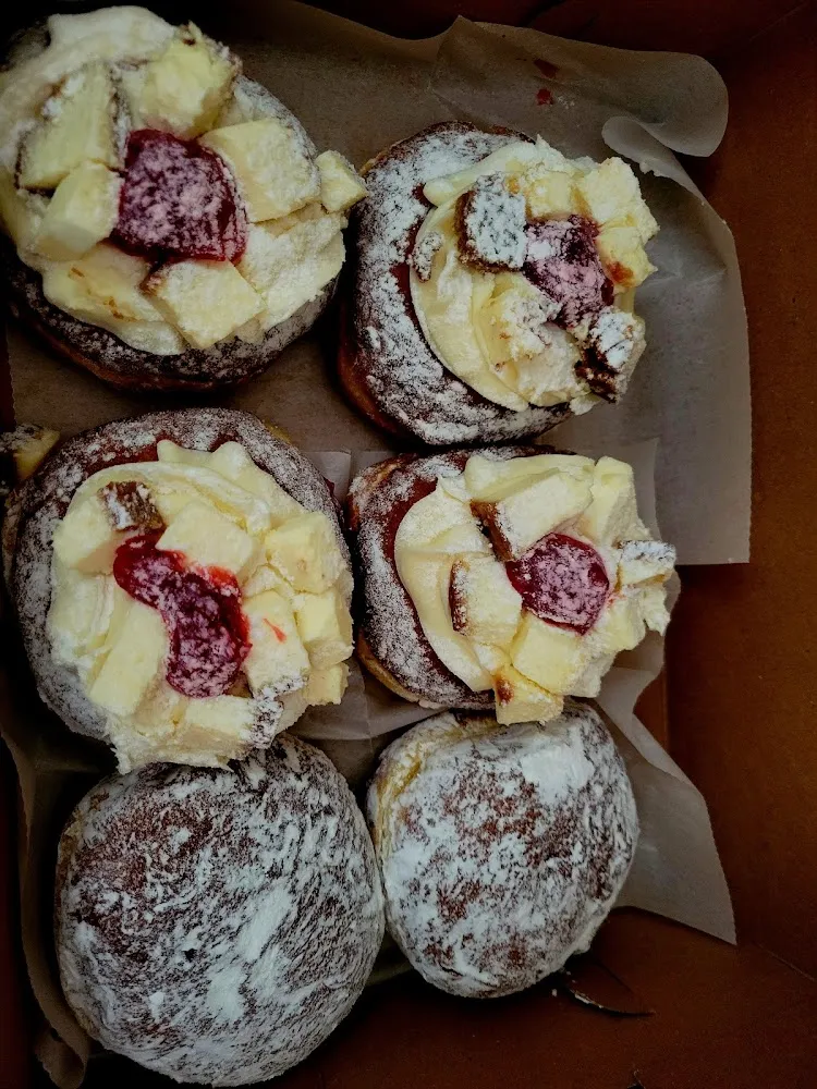 Strawberry Cheesecake Pączki